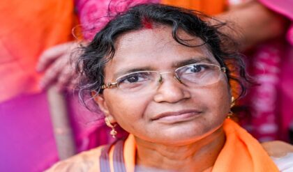 ‘মেয়ের অসম্পূর্ণ কাজ পূর্ণ করতে চাই’, পানিহাটিতে প্রচারে নেমে চোখে জল অভয়ার মায়ের!