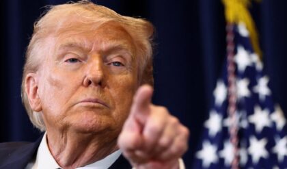 ‘নরকে পাঠিয়ে দেব!’ ইরানকে চরম হুঁশিয়ারি ট্রাম্পের, পরমাণু যুদ্ধের আশঙ্কায় কাঁপছে বিশ্ব! ২. তোলাবাজি চলবে না! ইরানকে ‘টোল’ দেওয়া বন্ধ করতে হুঙ্কার ট্রাম্পের, মধ্যপ্রাচ্যে রণংদেহি মেজাজ। ৩. পাকিস্তানের সঙ্গে আলোচনা ব্যর্থ হতেই মেজাজ হারালেন ট্রাম্প! ইরানকে গুঁড়িয়ে দেওয়ার হুমকি ডোনাল্ডের।