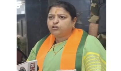 “প্রার্থীই যদি অনিরাপদ হন, তবে সাধারণ ভোটার যাবে কোথায়?” কমিশন অফিসে গিয়ে বিষ্ফোরক প্রিয়াঙ্কা টিব্রেওয়াল!