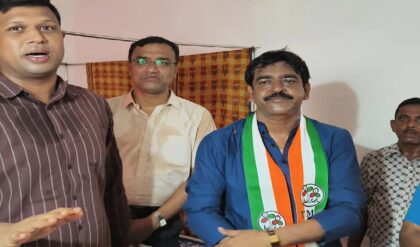 ভাঙড়ে রাজনীতির নতুন খেলা! প্রতিদ্বন্দ্বী বিজেপি নেতার ড্রয়িংরুমে শওকত মোল্লা, ‘সেটিং’ তত্ত্ব উসকে দিলেন নওশাদ