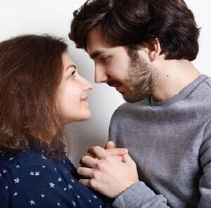 সম্পর্কে জং ধরেছে? সঙ্গীর সাথে দূরত্ব ঘুচিয়ে দিতে ম্যাজিকের মতো কাজ করবে এই ৫টি সহজ উপায়!