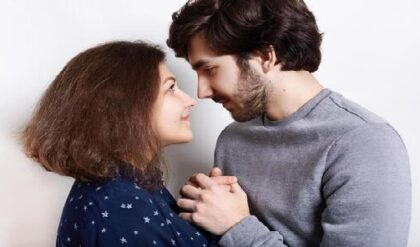 সম্পর্কে জং ধরেছে? সঙ্গীর সাথে দূরত্ব ঘুচিয়ে দিতে ম্যাজিকের মতো কাজ করবে এই ৫টি সহজ উপায়!