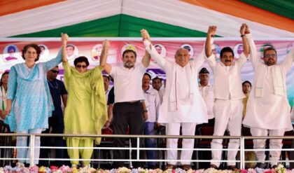 “তৃণমূল নয়, বিজেপিকে রুখতে পারে শুধু কংগ্রেসই!” মালদহ-রায়গঞ্জে দাঁড়িয়ে মমতা-মোদীকে একযোগে বিঁধলেন রাহুল “তৃণমূল নয়, বিজেপিকে রুখতে পারে শুধু কংগ্রেসই!” মালদহ-রায়গঞ্জে দাঁড়িয়ে মমতা-মোদীকে একযোগে বিঁধলেন রাহুল