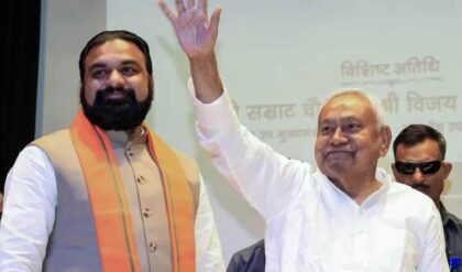 দু’যুগের ‘নীতীশ’ জমানার পতন! মগধের সিংহাসনে এবার নয়া ‘সম্রাট’, পাটলিপুত্রে প্রথমবার গেরুয়া রাজ! দু’যুগের ‘নীতীশ’ জমানার পতন! মগধের সিংহাসনে এবার নয়া ‘সম্রাট’, পাটলিপুত্রে প্রথমবার গেরুয়া রাজ!