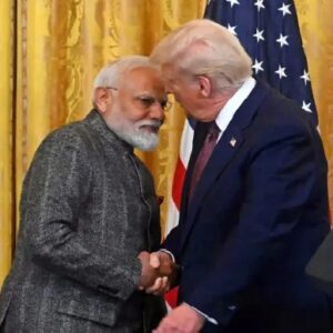 ইরানের বন্দর পুরোপুরি অবরুদ্ধ করল আমেরিকা! যুদ্ধের মাঝেই ট্রাম্পের ফোন মোদীকে, ৪০ মিনিটে কী কথা হলো? ইরানের বন্দর পুরোপুরি অবরুদ্ধ করল আমেরিকা! যুদ্ধের মাঝেই ট্রাম্পের ফোন মোদীকে, ৪০ মিনিটে কী কথা হলো?