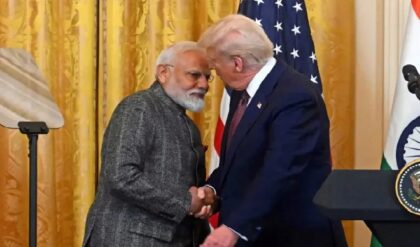 ইরানের বন্দর পুরোপুরি অবরুদ্ধ করল আমেরিকা! যুদ্ধের মাঝেই ট্রাম্পের ফোন মোদীকে, ৪০ মিনিটে কী কথা হলো? ২. তৃতীয় বিশ্বযুদ্ধের