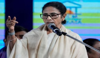 “নববর্ষেও লক্ষ্য দিল্লি!” উৎসবের আমেজেই ‘জমিদার’দের কড়া হুঁশিয়ারি মমতার, চাইলেন ভোট “নববর্ষেও লক্ষ্য দিল্লি!” উৎসবের আমেজেই ‘জমিদার’দের কড়া হুঁশিয়ারি মমতার, চাইলেন ভোট