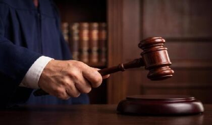 মহিলা সহকর্মীর দিকে ‘কুনজর’ কি অপরাধ নয়? বম্বে হাইকোর্টের নজিরবিহীন রায়ে শোরগোল!