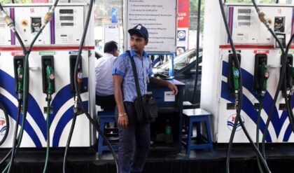 দেউলিয়া হওয়ার পথে পাকিস্তান? ফুরিয়ে আসছে তেল-গ্যাস, এবার পেট্রোল পাম্পে শুরু হচ্ছে ‘রেশনিং’ প্রথা!