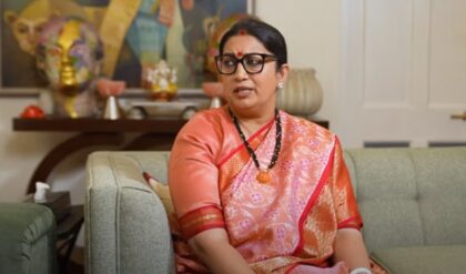 চুঁচুড়ায় বড় ধাক্কা! মাঝপথেই বিজেপির কর্মসূচি ছাড়লেন স্মৃতি ইরানি, গেরুয়া শিবিরে ফাটলের জল্পনা