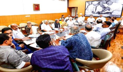 নারী সংরক্ষণ বিল নিয়ে ‘ইন্ডিয়া’ জোটে আড়াআড়ি বিভাজন! খাড়গের মন্তব্যে অস্বস্তিতে শরিক দলগুলি