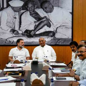 ৫৪৩ থেকে ৮০০ পার? লোকসভার আসন বৃদ্ধি রুখতে কোমর বাঁধছে মমতা-স্ট্যালিনরা! কেন এই চরম বিরোধিতা? ৫৪৩ থেকে ৮০০ পার? লোকসভার আসন বৃদ্ধি রুখতে কোমর বাঁধছে মমতা-স্ট্যালিনরা! কেন এই চরম বিরোধিতা?