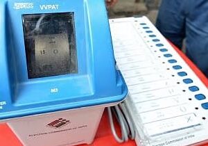 ভাঙড়ে কেন জোড়া EVM? রাজ্যের অন্য সব জায়গায় ১টি হলেও শওকত-নওসাদের গড়ে কেন ২টো যন্ত্র? ভাঙড়ে কেন জোড়া EVM? রাজ্যের অন্য সব জায়গায় ১টি হলেও শওকত-নওসাদের গড়ে কেন ২টো যন্ত্র?