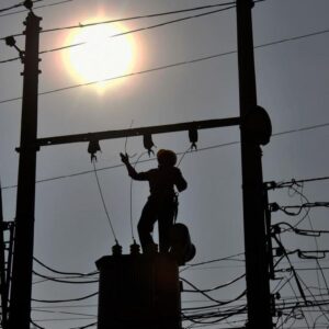 বিদ্যুৎ আছে কিন্তু জ্বালানি নেই! গরমে পুড়ছে গ্রাম বাংলা, ভয়াবহ লোডশেডিং নিয়ে কী জানাল বিদ্যুৎ বোর্ড? বিদ্যুৎ আছে কিন্তু জ্বালানি নেই! গরমে পুড়ছে গ্রাম বাংলা, ভয়াবহ লোডশেডিং নিয়ে কী জানাল বিদ্যুৎ বোর্ড?