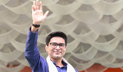 ‘বেলা ১টা বাজলেই ডিজে বাজবে!’ শুভেন্দুর গড়ে দাঁড়িয়ে হুঙ্কার অভিষেকের, ৪ মে-র ফল নিয়ে বড় ভবিষ্যদ্বাণী