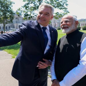 ‘যুদ্ধ কোনো সমাধান নয়!’ অস্ট্রিয়ার মাটিতে দাঁড়িয়ে বিশ্বকে শান্তির পাঠ মোদীর, নাম না করে কাকে বিঁধলেন প্রধানমন্ত্রী?