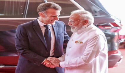 বিশ্বের লাইফলাইন নিয়ে চিন্তা! ম্যাক্রোঁকে ফোন মোদীর, হরমুজ প্রণালীতে নৌচলাচল ফেরাতে হাত মেলাচ্ছে ভারত-ফ্রান্স বিশ্বের লাইফলাইন নিয়ে চিন্তা! ম্যাক্রোঁকে ফোন মোদীর, হরমুজ প্রণালীতে নৌচলাচল ফেরাতে হাত মেলাচ্ছে ভারত-ফ্রান্স