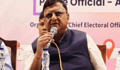 WB Election 2026: সুপ্রিম কোর্টের নির্দেশে লণ্ডভণ্ড সব সমীকরণ! ভোট শুরুর আগেই ‘বিরাট’ বার্তা দিলেন CEO মনোজ