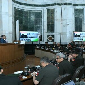 “ভবিষ্যতের যুদ্ধ হবে ড্রোন আর নেটওয়ার্কে! সেনাপ্রধানদের বৈঠকে ভারতের নতুন ‘ব্রহ্মাস্ত্র’ নিয়ে বড় ঘোষণা।”