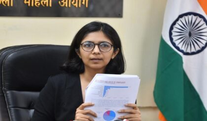 “ছেঁড়া প্যান্ট থেকে ১০০ কোটির রাজপ্রাসাদ!” পদ্ম শিবিরে যোগ দিয়েই কেজরিওয়ালকে তুলোধনা স্বাতী মালিওয়ালের!