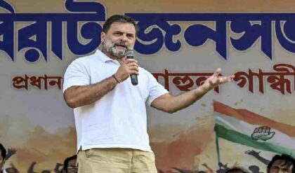 “আমি জামিনে ঘুরছি, আর দিদি কেন ছাড় পাচ্ছেন?” শ্রীরামপুরে দাঁড়িয়ে মোদী-মমতা ‘সেটিং’ ফাঁস করলেন রাহুল!