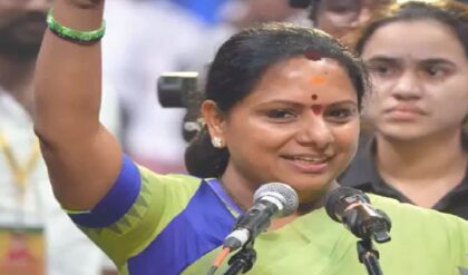 বাবার দলের নামেই নতুন দল! বিআরএস-কে চ্যালেঞ্জ ছুড়ে ‘টিআরএস’ গড়লেন কেসিআর কন্যা কবিতা!