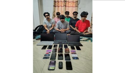 কলকাতায় কলসেন্টারের আড়ালে কোটি কোটি টাকার প্রতারণা! মাঝরাতে পুলিশের হানা, হাতেনাতে গ্রেফতার ৬!