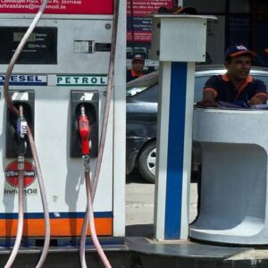 মদেই চলবে গাড়ি? পেট্রোল-ডিজেলের দিন শেষ করতে এবার E85 ফুয়েল আনছে কেন্দ্র!