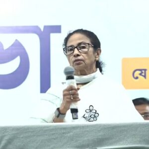 বিরোধীদের ‘সাউন্ড বক্সে’ পণ্ড মমতার সভা! সাড়ে ৪ মিনিটেই মেজাজ হারিয়ে মঞ্চ ছাড়লেন দিদি