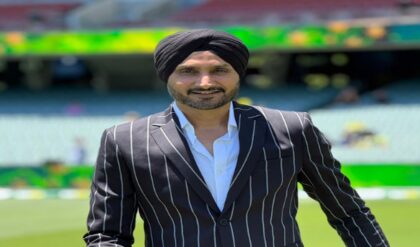 ‘আপ’ ছেড়ে পদ্মবনে ভাজ্জি! হরভজনের জার্সি বদলাতেই সোশ্যাল মিডিয়ায় উঠছে ‘গদ্দার’ রব