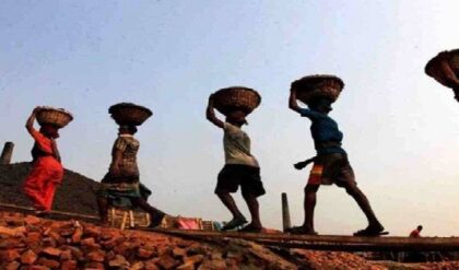 দুপুরবেলা কি কাজ বন্ধ? প্রখর রোদে শ্রমিকদের বাঁচাতে রাজ্যগুলিকে একগুচ্ছ নির্দেশ দিল দিল্লি!