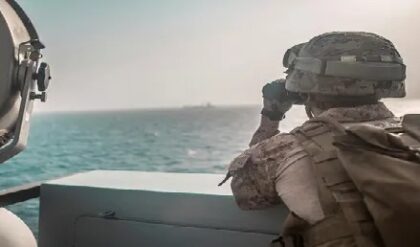 হরমুজ প্রণালীতে যুদ্ধের আবহ! গোপন তথ্য ফাঁস করে আমেরিকাকে ‘চেকে’ রাখল ইরান? হুলস্থুল পড়ে গেল বিশ্বে!