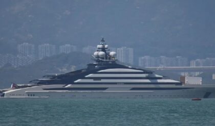 বন্ধ হচ্ছে পশ্চিমের লাইফলাইন! হরমুজ প্রণালীতে ইরানের নতুন ফরমান, ট্রাম্পের হুঁশিয়ারি কি তবে ব্যর্থ?