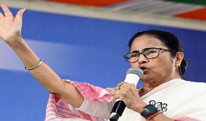 ‘খবরদার! আমি না আসা পর্যন্ত কেউ টেবিল ছাড়বেন না’, ভোট গণনার আগে কেন এত সতর্ক মমতা?