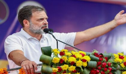 বিজেপির জন্য রাস্তা সাফ করছেন মমতা! চাকরি ও দুর্নীতি ইস্যুতে কলকাতায় দাঁড়িয়ে মোদি-মমতাকে একাসনে বসালেন রাহুল