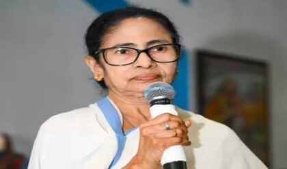‘২২৬ পার করছিই, লিখে রাখুন!’ বুথফেরত সমীক্ষা উড়িয়ে দিয়ে মমতার হুঙ্কার, কর্মীদের দিলেন ‘স্পেশাল’ ডিউটি