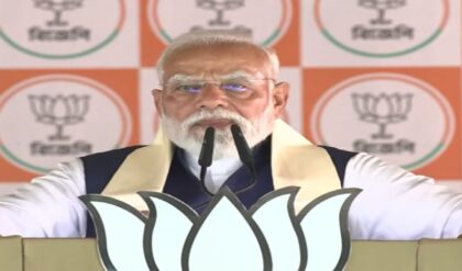 “পাহারা দিতে পারে না এই সরকার!” নিয়োগ দুর্নীতি থেকে সন্দেশখালি— মমতাকে বিঁধতে কোর্টের প্রসঙ্গ টানলেন প্রধানমন্ত্রী!