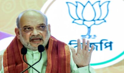 “বস্তির শহর হয়ে গিয়েছে কলকাতা!” ভোটের আগের রাতে মমতাকে বেনজির আক্রমণ অমিত শাহের