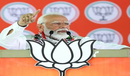 বিজি শেডিউলের মাঝেও মনে রাখলেন সাধারণের ভালোবাসা! বাংলার মেয়ে বৃষ্টির পোট্রেট দেখে মুগ্ধ প্রধানমন্ত্রী!