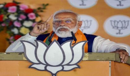 “কাটমানি-সিন্ডিকেট থেকে স্বাধীনতা দেব”, ঠাকুরনগরে দাঁড়িয়ে তৃণমূলকে অলআউট আক্রমণ মোদীর!