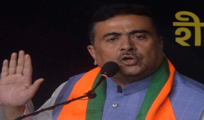 মমতার ডেরায় দাঁড়িয়ে শুভেন্দুর হুঙ্কার! “ভোট মিটলে আপনারাও থাকবেন না”, পুলিশকে কেন এমন হুমকি বিরোধী দলনেতার?