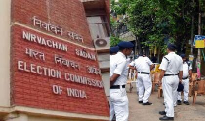 থানায় থানায় পৌঁছল কমিশনের ‘লাল চিঠি’! দ্বিতীয় দফার আগে পুলিশকর্তাদের সতর্ক করল দিল্লি, টার্গেট কি নিরপেক্ষ ভোট?