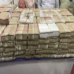 নগদ টাকায় সেরা তামিলনাড়ু, মদে শীর্ষে বাংলা! কমিশনের তল্লাশিতে উদ্ধার হওয়া সম্পদের হিসেব জানলে চমকে যাবেন!