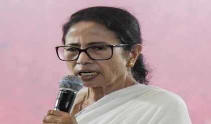 কম্বল মুড়ি দিয়ে ইভিএম লুঠের ছক! কমিশন ও পুলিশকে কড়া হুঁশিয়ারি দিয়ে বিস্ফোরক মমতা বন্দ্যোপাধ্যায়