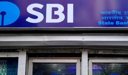 আধার কার্ড আপডেটের নামে বড় ফাঁদ! স্টেট ব্যাঙ্কের কোটি কোটি গ্রাহকদের সতর্কবার্তা, খালি হতে পারে অ্যাকাউন্ট