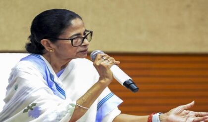 এটা গণতন্ত্রের পরিপন্থী!’ অমিত শাহের ‘হিংসাত্মক’ মন্তব্যের পাল্টা কড়া জবাব দিদির, বাড়বে কি আইনি লড়াই?