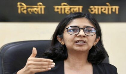 “ছেঁড়া প্যান্ট থেকে ১০০ কোটির বাড়ি: কেজরিওয়ালই আসল দেশদ্রোহী!” বিজেপিতে যোগ দিয়েই বোমা ফাটালেন স্বাতী মালিওয়াল