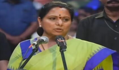 বিআরএস অতীত, পুরনো ‘টিআরএস’ ফেরালেন কবিতা: ভাই ও বাবার সাম্রাজ্যে এবার কি বড়সড় ধস?