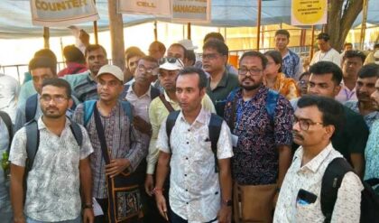 “কোথাও অবরোধ, কোথাও ক্ষোভ!”-জেলায় জেলায় ভোটকর্মীদের চরম বিদ্রোহ