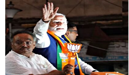 ভোট দিতে গুজরাট যাননি, বাংলা জয়ে খাস কলকাতায় জান লড়িয়ে দিলেন মোদি!